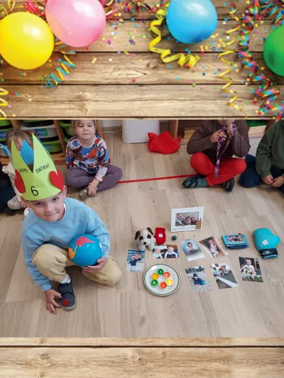 Montessoriańskie urodziny z pamiątkami z dzieciństwa