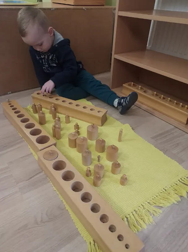 Pomoce Montessori – sensoryka