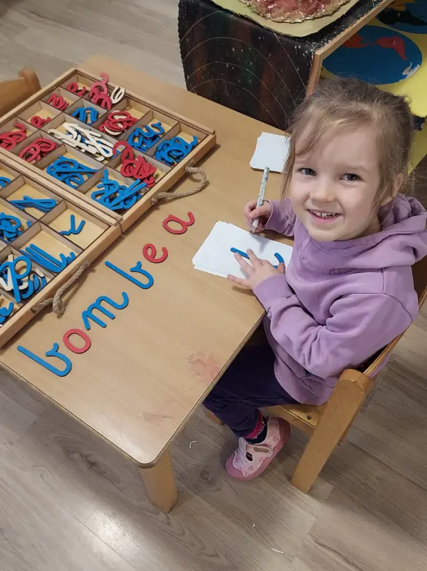 Pomoce Montessori – edukacja językowa