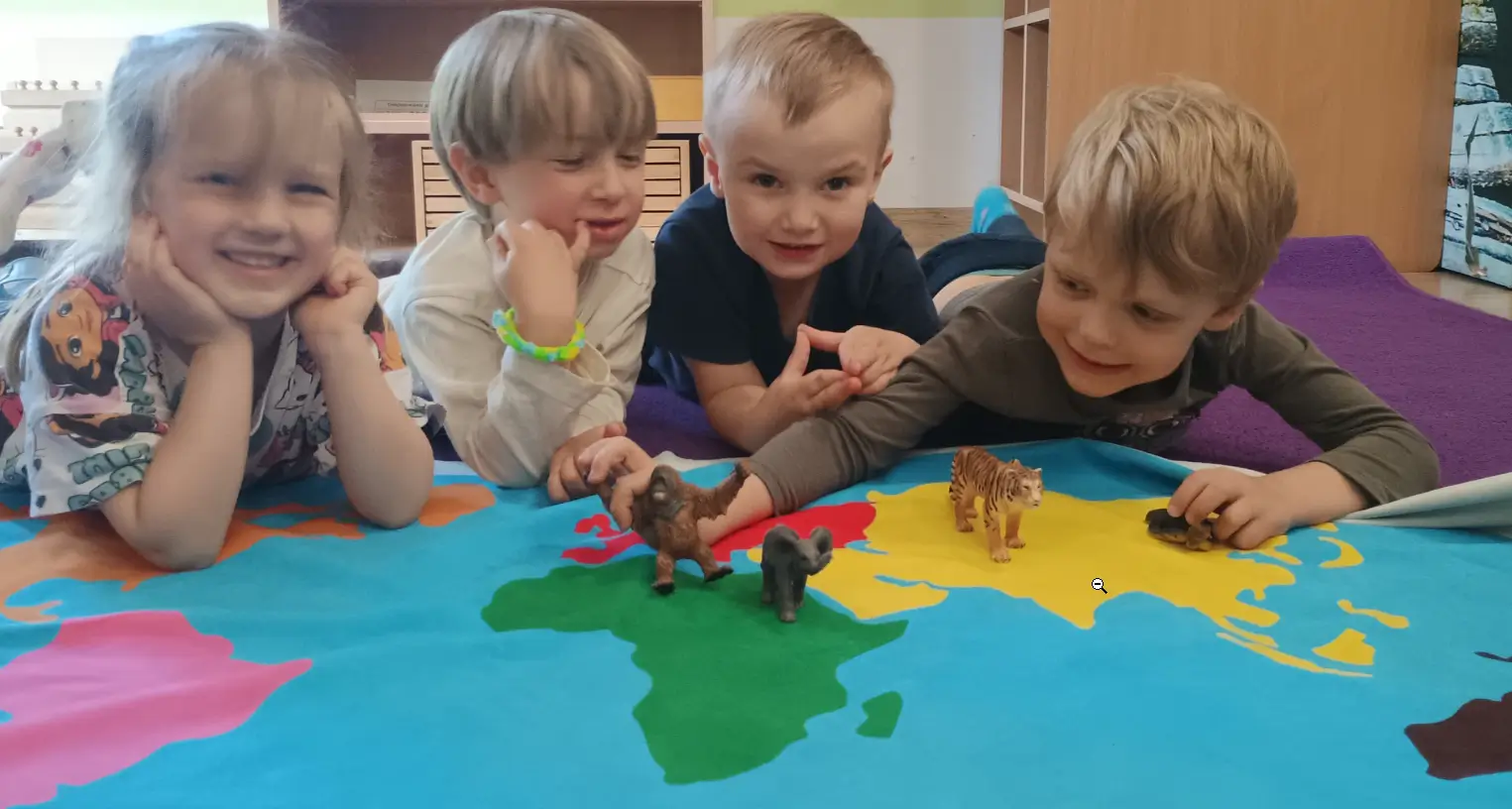 Dzieci podczas zajęć Nature Explorers