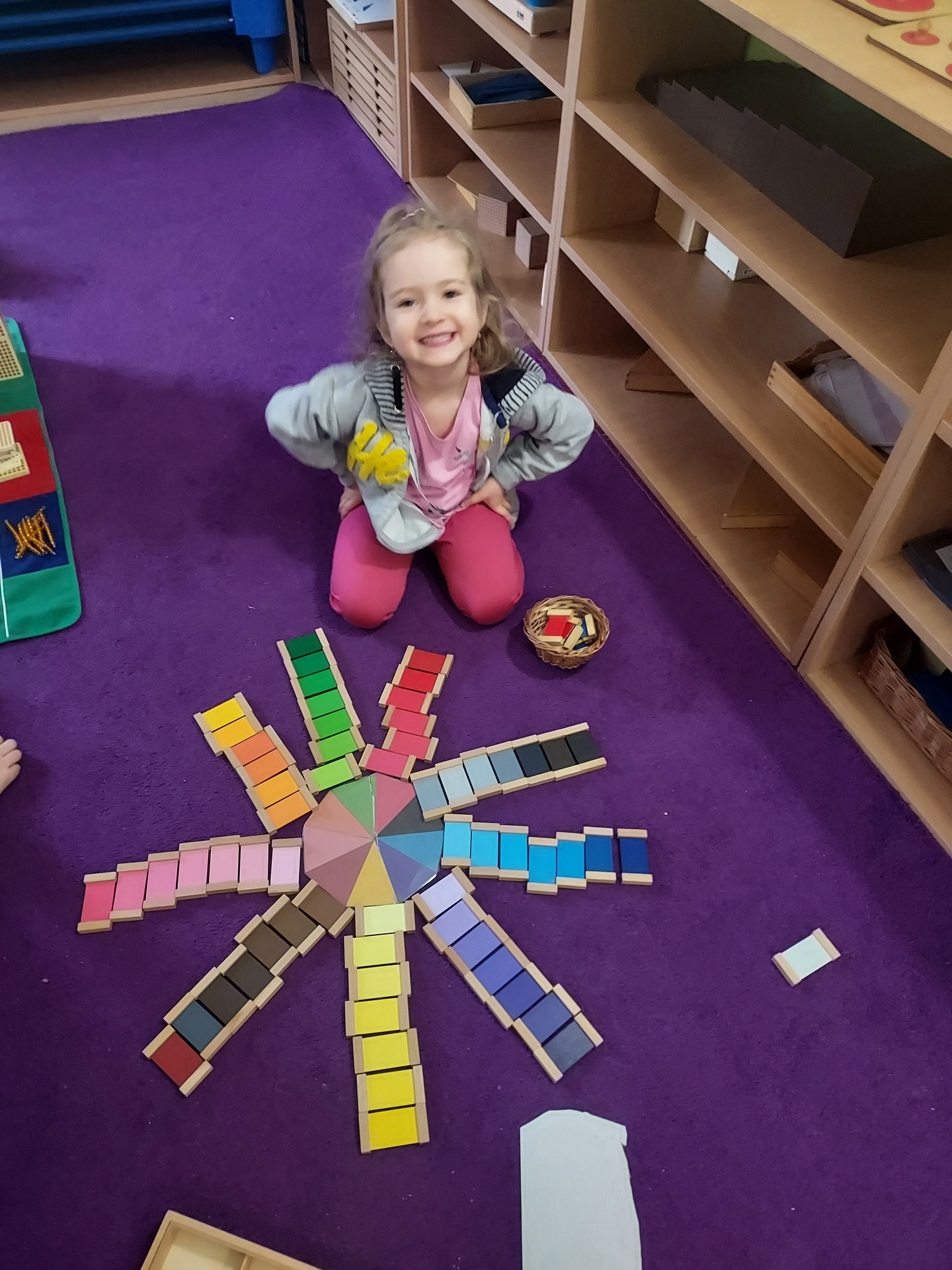 Dzieci przy pracy Montessori