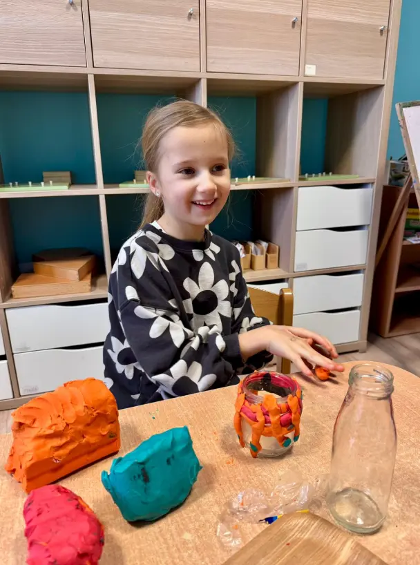 Działania artystyczne w przedszkolu Montessori